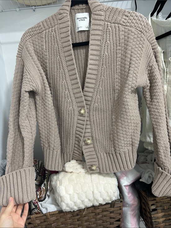 Abercrombie & Fitch Tops - Abercrombie & Fitch Taupe Chunky V-Neck Button Cardigan